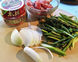 旬菜　アスパラと新玉ねぎ豚キムチ炒め作り方1写真