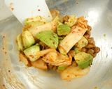 材料3つ★キムチの納豆アボカド和え作り方2写真