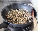 ご飯に乗せて【キノコ豚そぼろ】そぼろ丼作り方3写真