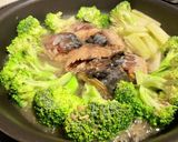 サバ缶とブロッコリーのナンプラー煮作り方3写真
