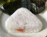市販のおにぎりにのせてチン♡キムチーズ丼作り方1写真