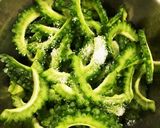 卵とカニカマで簡単!ゴーヤの中華炒め作り方3写真