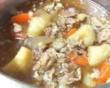 残った肉じゃがでお味噌汁作り方1写真