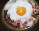 卵黄が流れず真ん中ふわふわベーコンエッグ作り方4写真