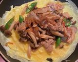 豚肉としめじ炒めのオムレツ作り方3写真
