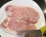 キッチンバサミで簡単★とんかつ肉の筋切り作り方1写真