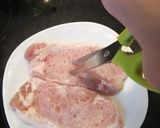 キッチンバサミで簡単★とんかつ肉の筋切り作り方2写真