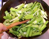 ご飯が進む☆玉ねぎの葉の甘酢にんにく炒め作り方1写真