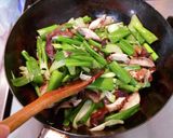 ご飯が進む☆玉ねぎの葉の甘酢にんにく炒め作り方2写真