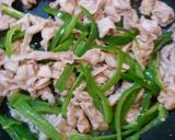 簡単！豚バラ肉とピーマンの塩レモン炒め♪作り方3写真