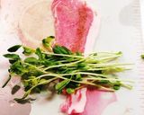 豆苗豚肉巻き☆ホットナッツの旨辛ソースで作り方2写真