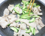 豚バラときゅうりのさっぱり梅炒め作り方3写真