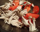 しめじとトマトと卵の炒め物作り方5写真