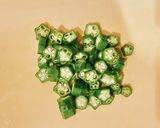 アレンジ冷奴-梅肉オクラみょうがのせ-作り方3写真