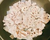 豚バラとれんこんとこんにゃくの甘辛炒め作り方7写真