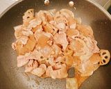 豚バラとれんこんとこんにゃくの甘辛炒め作り方8写真