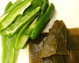 昆布とピーマンのラーぽん炒め作り方1写真