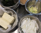 簡単　お豆腐と玉ねぎとワカメのナムル作り方1写真