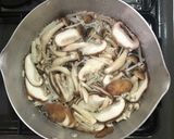 卵入り！きのこたっぷり食べる味噌汁作り方1写真