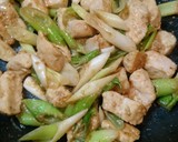 簡単！お肉柔らか♪鶏胸肉のごまマヨ炒め♪作り方4写真