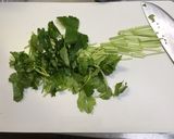 豚肉と三つ葉のピリ辛豆板醤炒め作り方1写真