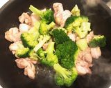 鶏とブロッコリーのスイートチリソース炒め作り方3写真