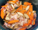 鶏もも肉と根菜類とこんにゃくの煮物作り方6写真