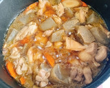 鶏もも肉と根菜類とこんにゃくの煮物作り方10写真