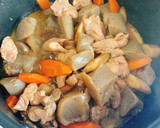 鶏もも肉と根菜類とこんにゃくの煮物作り方11写真