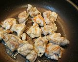 超簡単！鶏ももの和風玉ねぎきのこ煮込み！作り方5写真