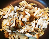 超簡単！鶏ももの和風玉ねぎきのこ煮込み！作り方7写真