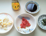 まぐろの漬け丼に『阿部の笹かまぼこ』を。作り方1写真