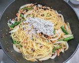 桜えび醤で冷凍アスパラと新玉ねぎのパスタ作り方5写真