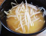 シンプル★もやしのお味噌汁作り方3写真