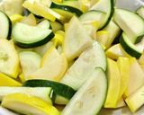 レンジで簡単✿ズッキーニのオリーブ油炒め作り方1写真