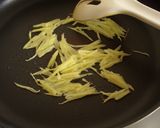 生姜を炒めるだけ★絶品しょうがおにぎり作り方1写真
