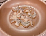 エビときゅうりとズッキーニの炒め物作り方1写真