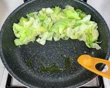 キャベツとふわたまのコク塩ガーリック炒め作り方5写真