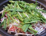 豚バラとにらもやしで酒蒸し野菜作り方2写真