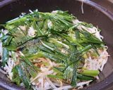 豚バラとにらもやしで酒蒸し野菜作り方4写真