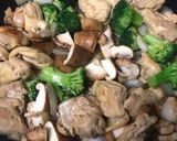 鶏モモとしいたけとブロッコリー炒め作り方8写真