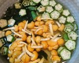 簡単！なめことオクラとわかめの生姜味噌汁作り方1写真