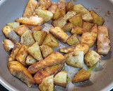 鮭とじゃがいものコク旨カレー炒め作り方4写真