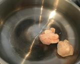 鶏皮と玉ねぎたっぷりのスープ作り方1写真