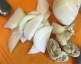 鶏皮と玉ねぎたっぷりのスープ作り方2写真