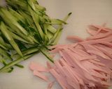 魚肉ソーセージと野菜のピリ辛和え作り方2写真