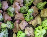 鶏ももとブロッコリーのチーズソース掛け作り方2写真