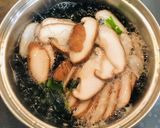 椎茸とワカメの餃子スープ・水餃子スープ作り方1写真
