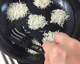 材料２つ！しらすのパリパリチーズ。作り方5写真