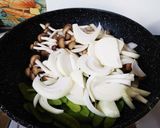 しめじと玉ねぎの昆布茶炒め作り方2写真